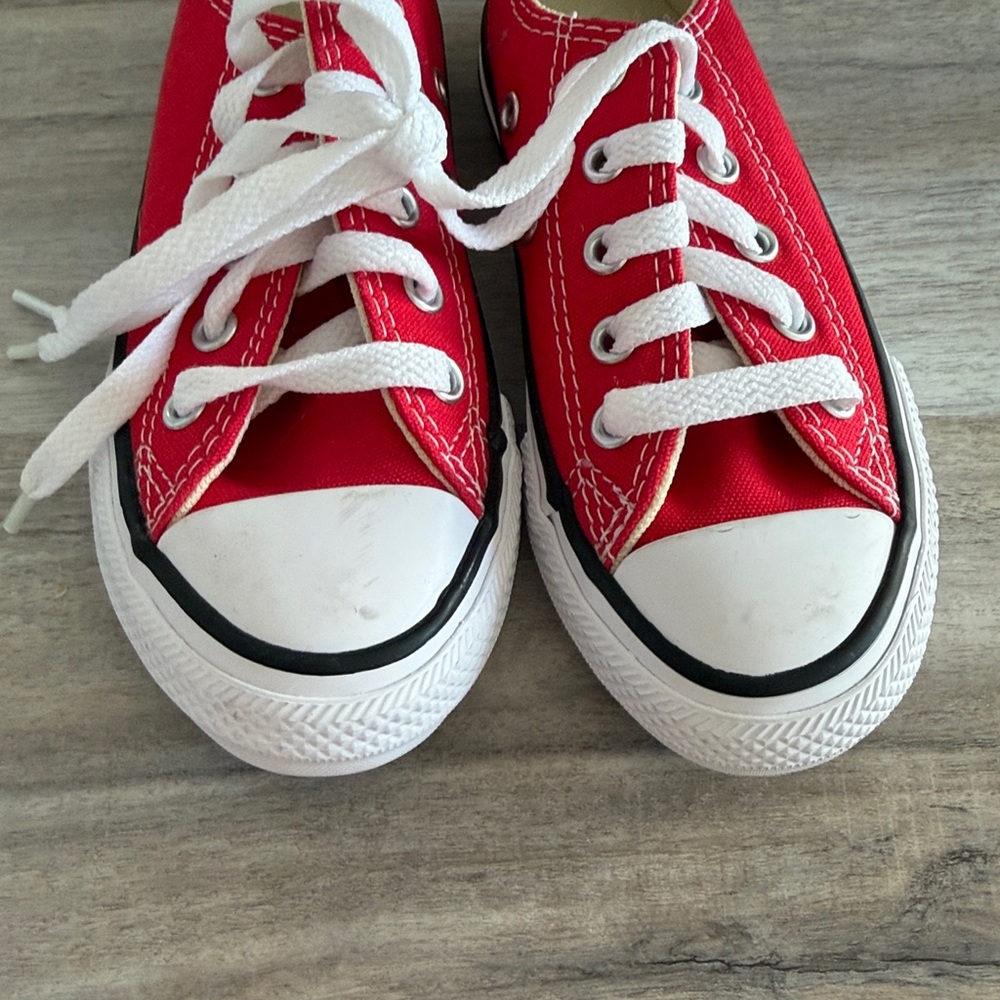 Kids red converse size 11 youth unisex - Picture 3 of 6
